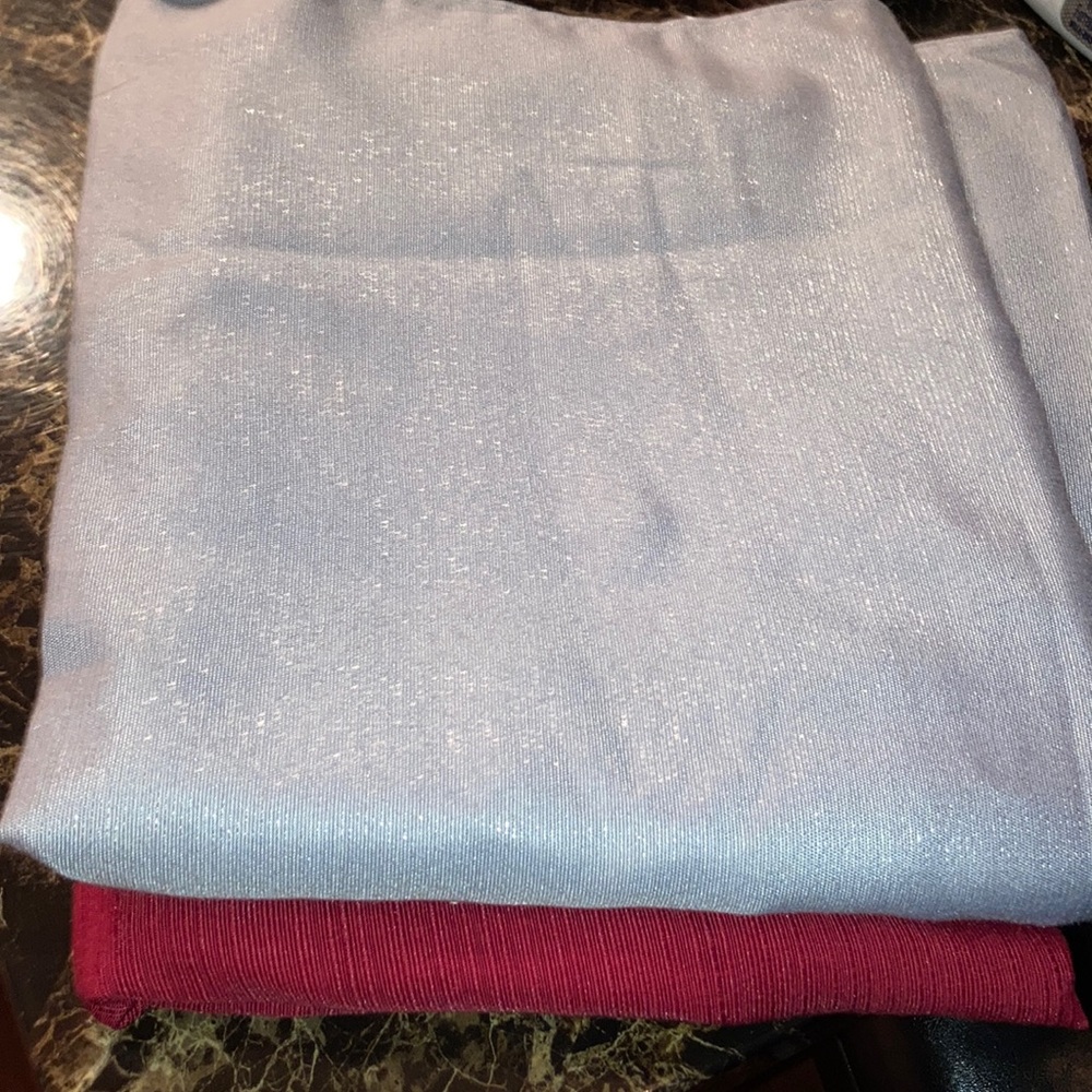3 Table cloths - Picture 3 of 4